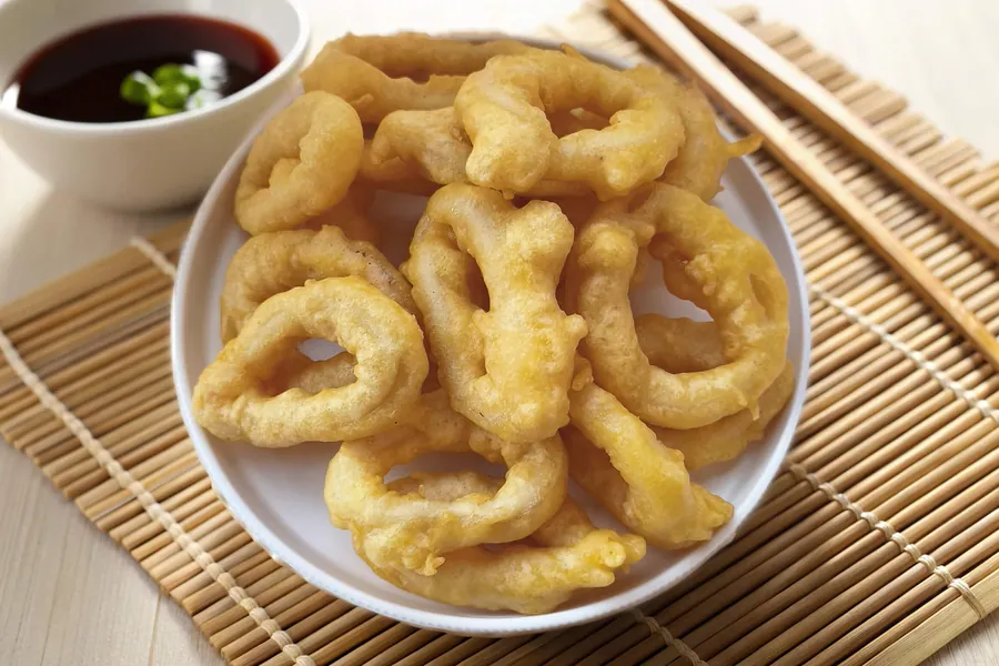 Кольца кальмара, жаренные в кляре